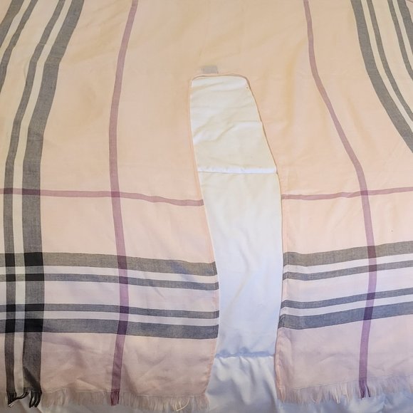 ❣️HP❣️V. FRAAS beautiful blush pink plaid fringe scarf wrap shawl. - Picture 5 of 6